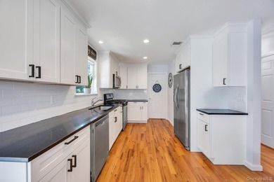 This beautiful Laurelton Cape Cod Style is 6 years young - photo 17