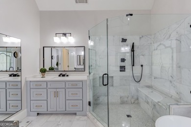 Discover rare luxury in the heart of the highly sought-after - photo 28