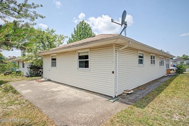 This Sarasota model presents a great opportunity to make a home - photo 28