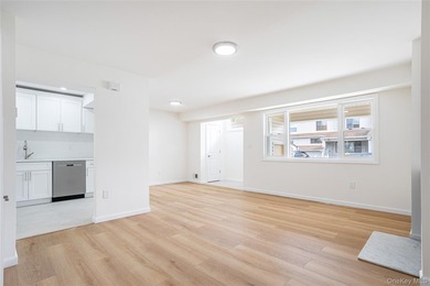 Move right into this renovated, Townhouse, with 2-bedrooms, 1.5 - photo 3