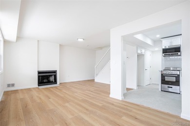 Move right into this renovated, Townhouse, with 2-bedrooms, 1.5 - photo 5