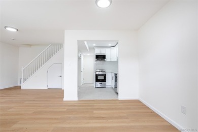 Move right into this renovated, Townhouse, with 2-bedrooms, 1.5 - photo 6