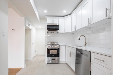 Move right into this renovated, Townhouse, with 2-bedrooms, 1.5 - photo 7