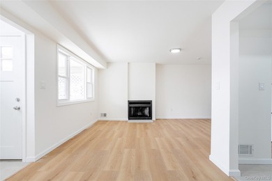 Move right into this renovated, Townhouse, with 2-bedrooms, 1.5 - photo 8