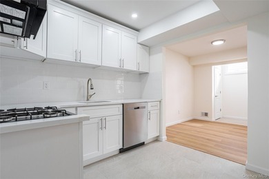 Move right into this renovated, Townhouse, with 2-bedrooms, 1.5 - photo 10