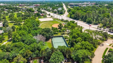 Motivated seller! With 5 oversized bedrooms, pool, top-tier - photo 36
