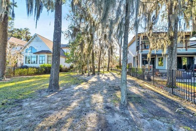Discover the beauty and tranquility of waterfront living with - photo 2
