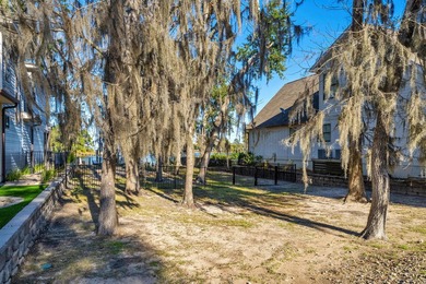 Discover the beauty and tranquility of waterfront living with - photo 4
