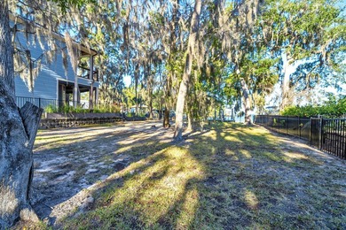 Discover the beauty and tranquility of waterfront living with - photo 5