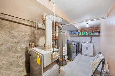Located in the heart of Cypress Hill . Situated on a quiet - photo 19