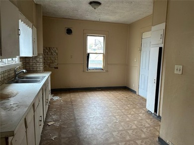 Discover this cash-flowing 2/2 duplex in Rochester's Historic - photo 5