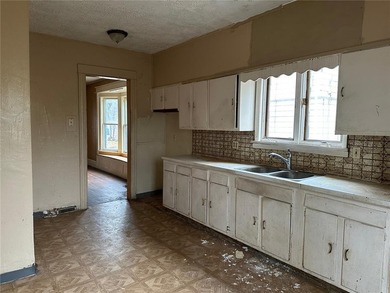 Discover this cash-flowing 2/2 duplex in Rochester's Historic - photo 6