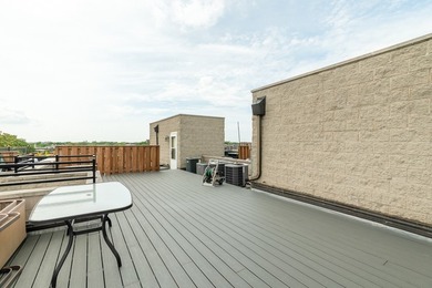 Welcome to this expansive 2-bedroom, 2-bathroom, second floor - photo 5