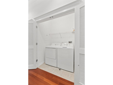 Welcome to this expansive 2-bedroom, 2-bathroom, second floor - photo 8