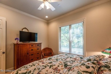 BEAUTIFUL VIEW OVERLOOKING THE GOLF COURSE & A POND. Custom - photo 4