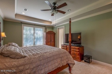 BEAUTIFUL VIEW OVERLOOKING THE GOLF COURSE & A POND. Custom - photo 7
