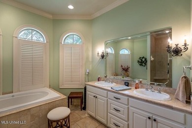 BEAUTIFUL VIEW OVERLOOKING THE GOLF COURSE & A POND. Custom - photo 8