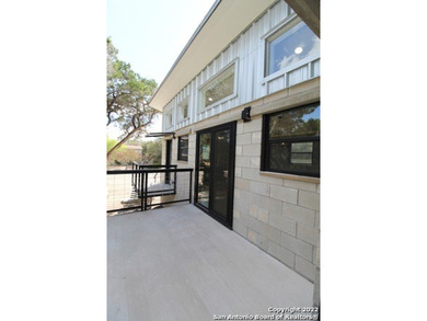 Stunning recent build in the iconic Pebble Beach!! Contemporary - photo 4