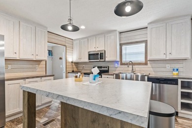 Step inside this beautiful 4-bedroom, 2-bath manufactured home - photo 15