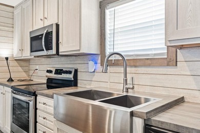 Step inside this beautiful 4-bedroom, 2-bath manufactured home - photo 17