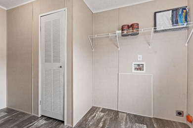 Step inside this beautiful 4-bedroom, 2-bath manufactured home - photo 19