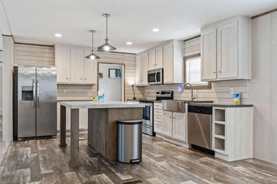 Step inside this beautiful 4-bedroom, 2-bath manufactured home - photo 25