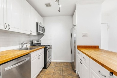 Rarely does a Manhattan 2 BR CONDO at this price offer this much - photo 4