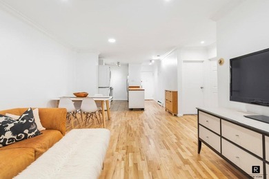 Rarely does a Manhattan 2 BR CONDO at this price offer this much - photo 5
