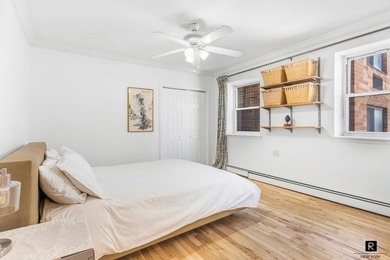Rarely does a Manhattan 2 BR CONDO at this price offer this much - photo 6