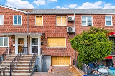 Exceptional opportunity in the heart of Bensonhurst! This solid - photo 8