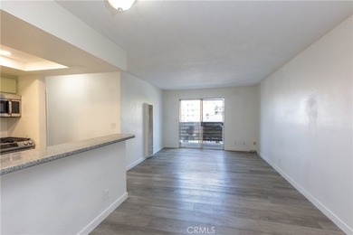 327 Chestnut Avenue, Long Beach - A rare opportunity in the - photo 3