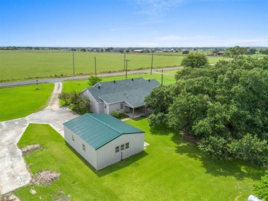This beautifully maintained 3-bedroom, 2.5-bath home is nestled - photo 24