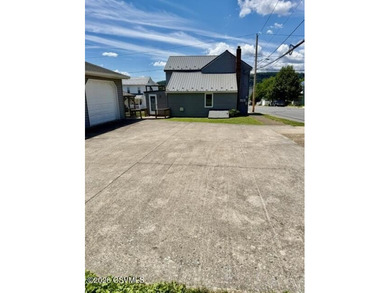 Great location, LOW taxes and many possibilities...Rare duplex - photo 5