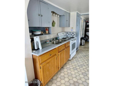 Great location, LOW taxes and many possibilities...Rare duplex - photo 10