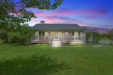 This beautifully maintained 3-bedroom, 2.5-bath home is nestled - photo 2
