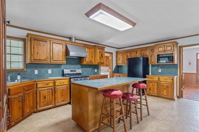 This beautifully maintained 3-bedroom, 2.5-bath home is nestled - photo 8