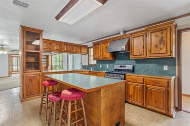 This beautifully maintained 3-bedroom, 2.5-bath home is nestled - photo 9