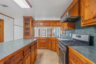 This beautifully maintained 3-bedroom, 2.5-bath home is nestled - photo 10