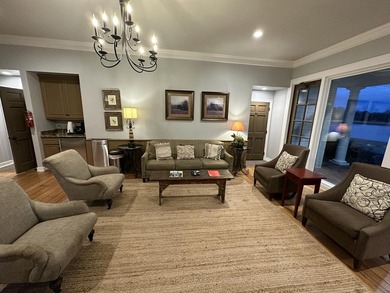 Located on scenic Lake Waverly, this all-on-one-level 4-bedroom - photo 5