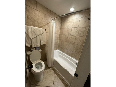 Located on scenic Lake Waverly, this all-on-one-level 4-bedroom - photo 9