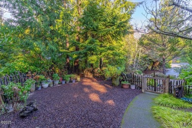 Custom built single level home with vaulted ceilings, gas - photo 6