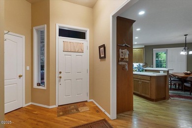 Custom built single level home with vaulted ceilings, gas - photo 11