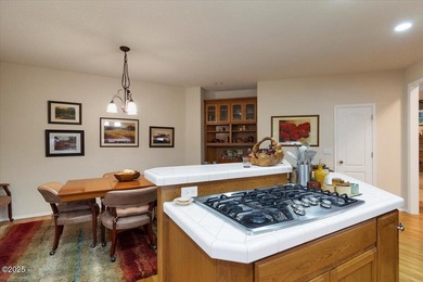 Custom built single level home with vaulted ceilings, gas - photo 15