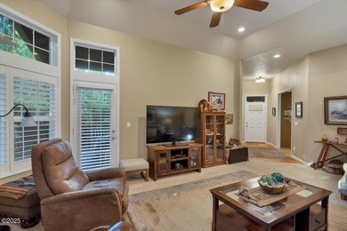 Custom built single level home with vaulted ceilings, gas - photo 20