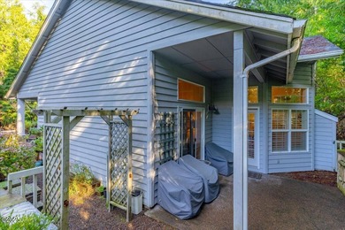 Custom built single level home with vaulted ceilings, gas - photo 22