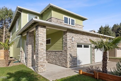 Roads End spacious and modern expansive open concept living home - photo 1