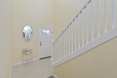 Roads End spacious and modern expansive open concept living home - photo 5