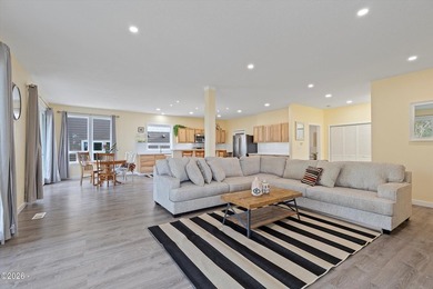 Roads End spacious and modern expansive open concept living home - photo 10