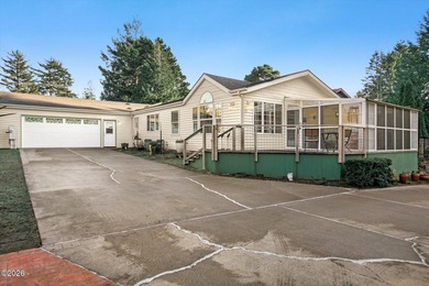 Well maintained and inviting, this coastal-inspired manufactured