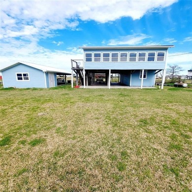 Waterfront property with canal frontage offering direct access - photo 2